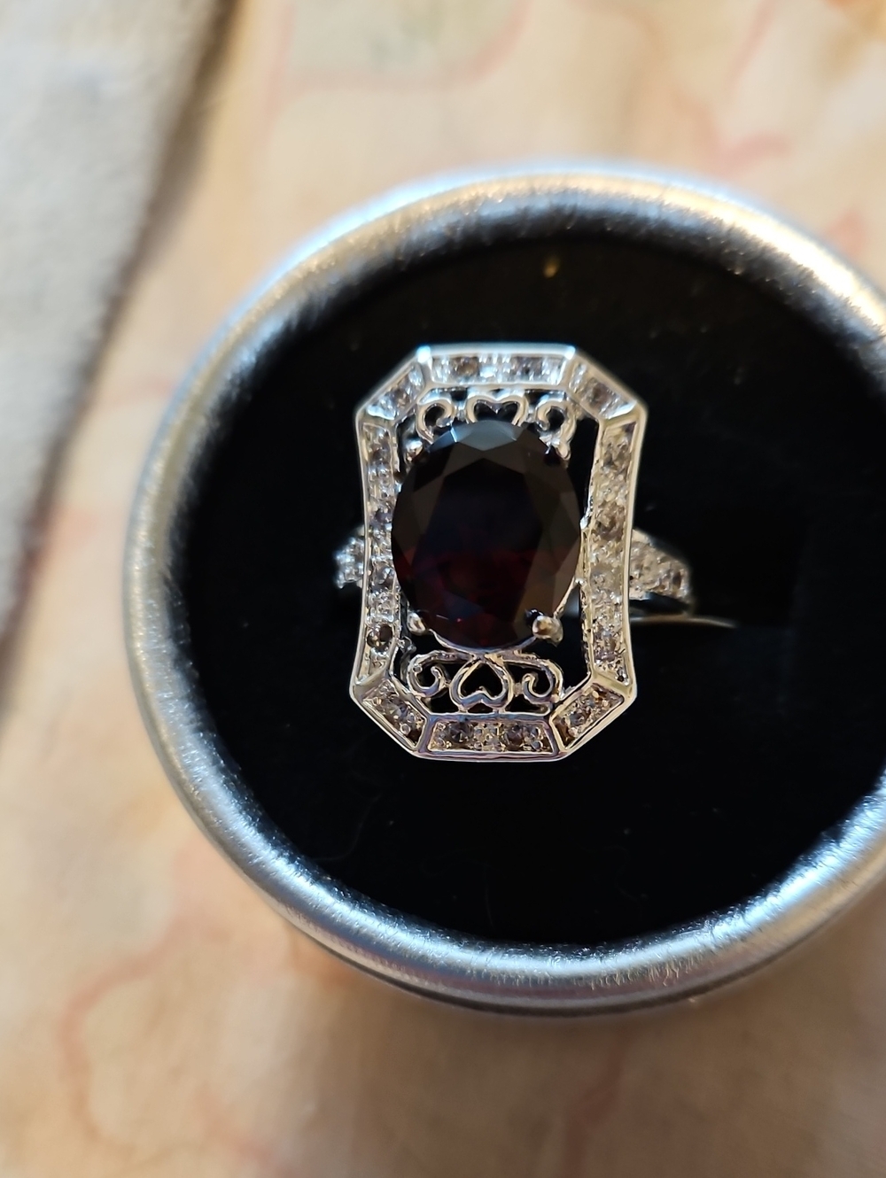 BRAND NEW ** Silver .925 Filigree Ring with Deep Red Oval Gemstone